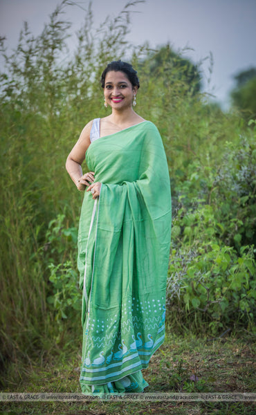 Mugdha Muslin-Cotton Hand-Painted Swans Saree